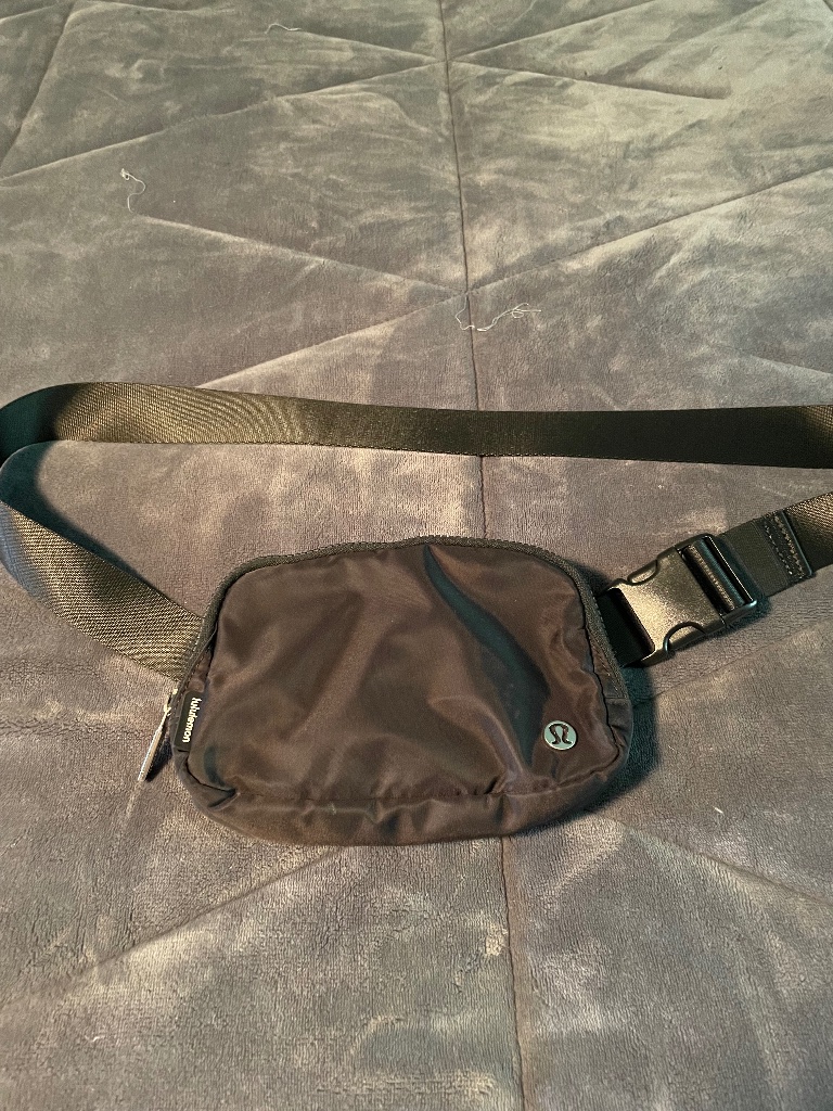 Lululemon Black Everywhere Belt Bag 1l